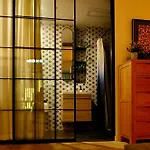 J\'An Golden Room